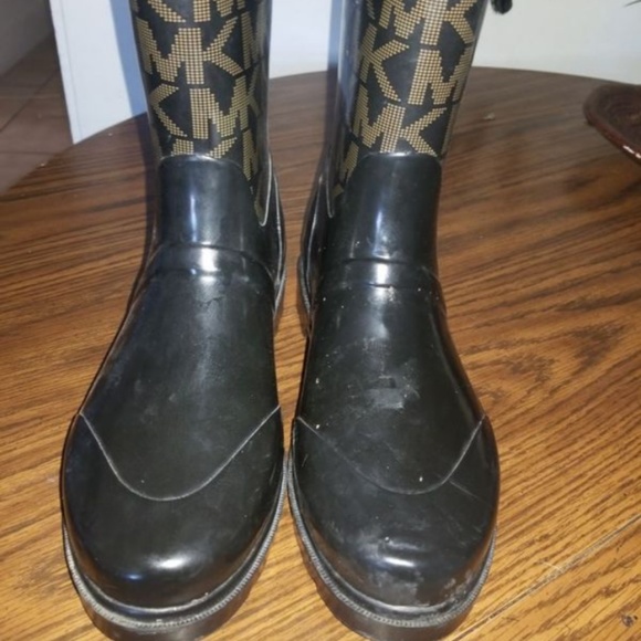 rain boots - Picture 3 of 3